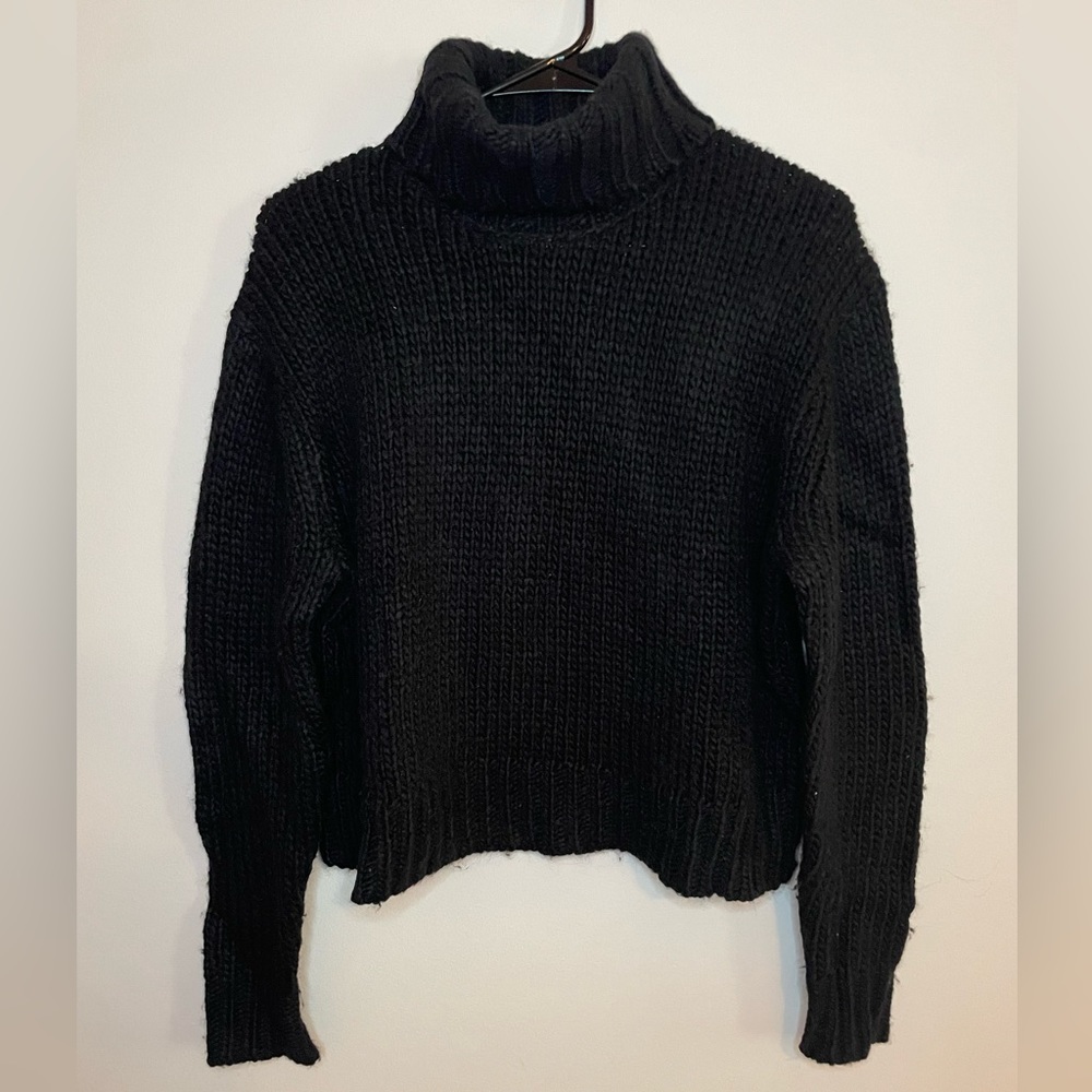 Chunky Knit Turtleneck Crop Sweater | M